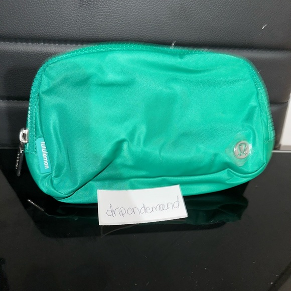 Lululemon Everywhere Belt Bag 1L- Emerald Ice - Picture 3 of 9